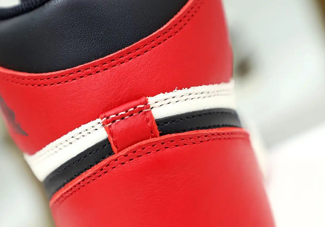 'BRED JORDAN RETRO AIR HIGH 1 OG TOE' 0404